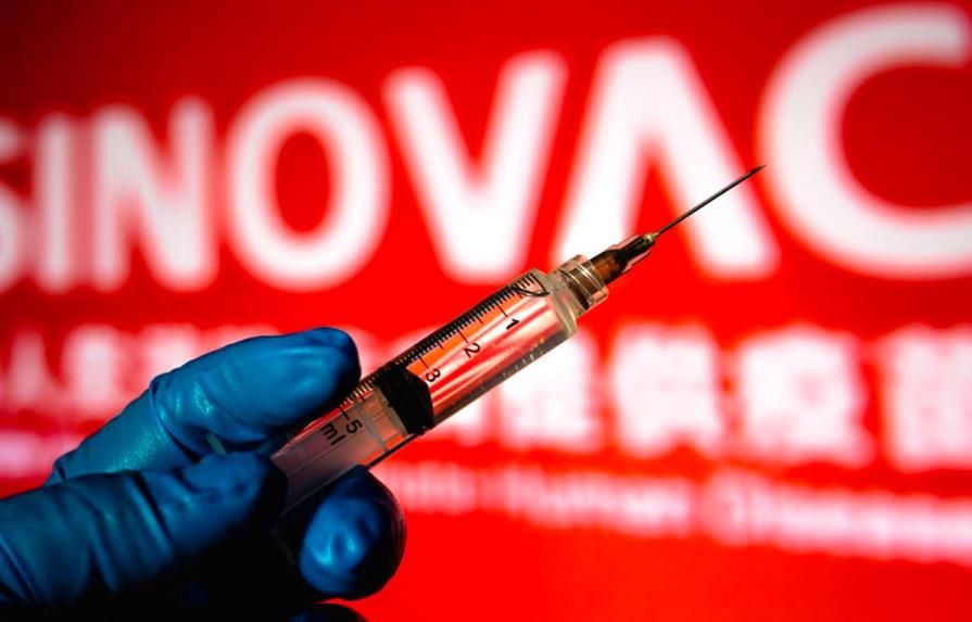 OPS cierra acuerdo con Sinovac; negocia más vacunas