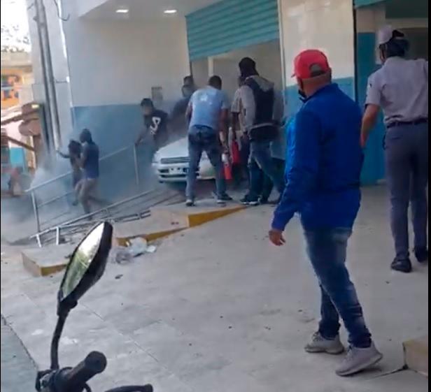 Doce personas atropelladas por un vehículo en un centro de salud de Los Guaricanos