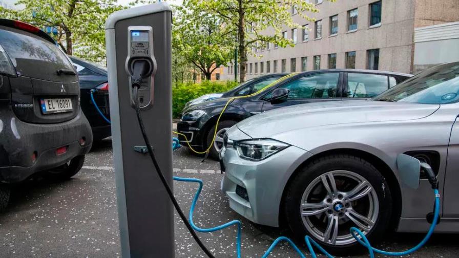 Noruega es el primer país del mundo que supera el 50 % de vehículos eléctricos vendidos