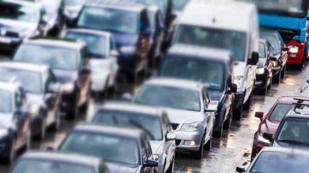 Venta de automóviles en el Reino Unido cae a su nivel mínimo en seis años