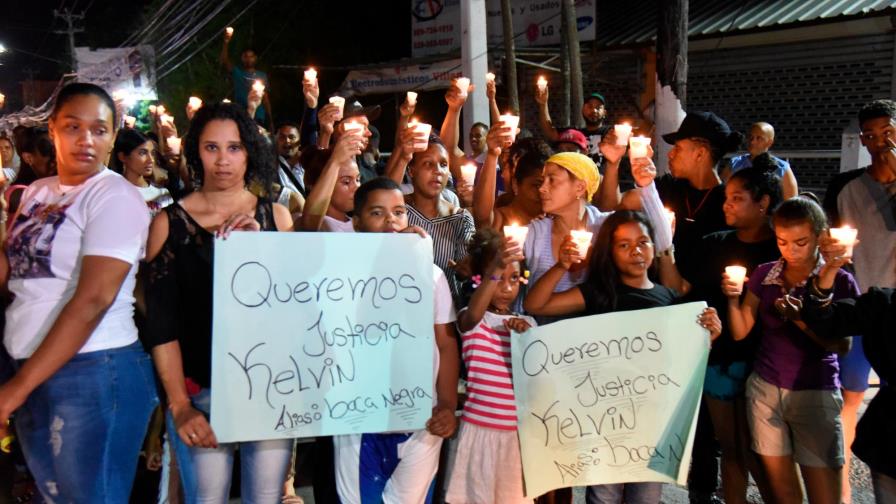 Familiares de joven asesinado montan vigilia en reclamo de justicia a un mes del crimen