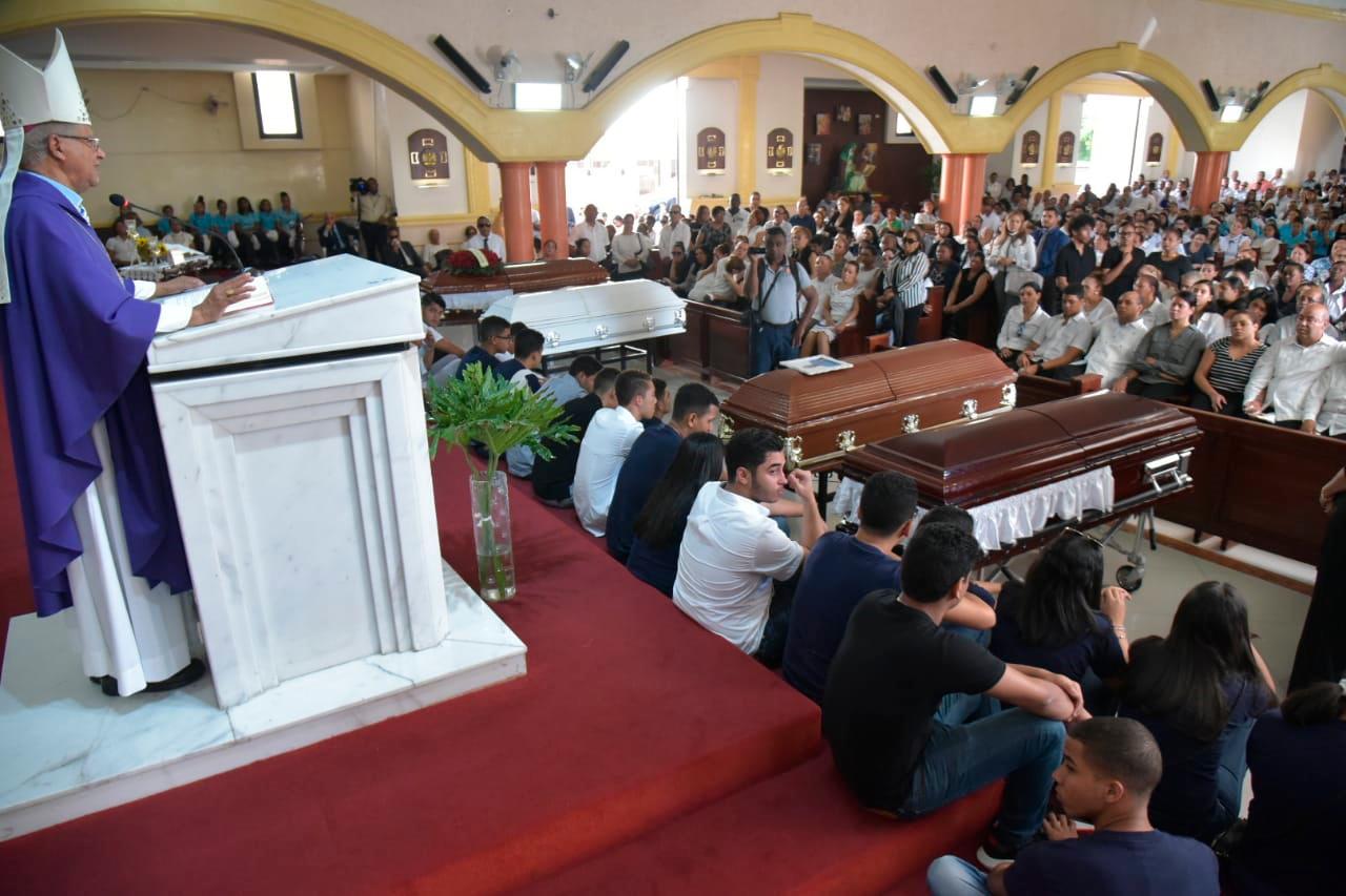 Monseñor Fausto Mejía Vallejo ofició la misa de cuerpos presentes.