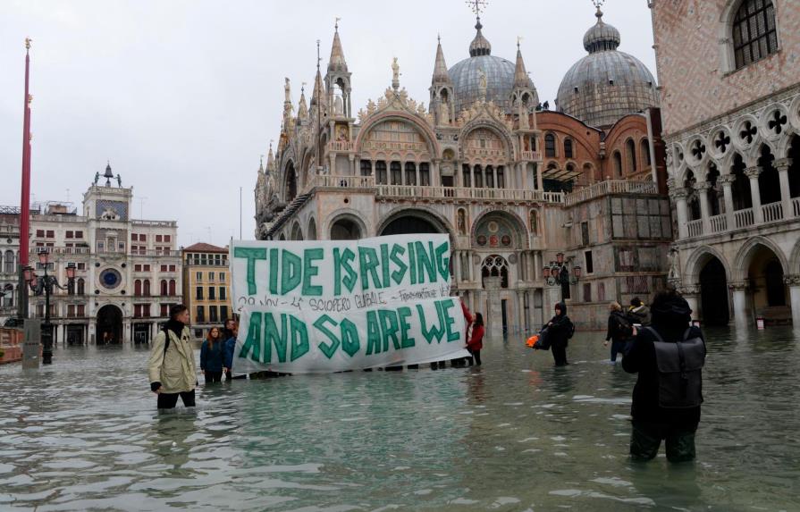 La eterna obra que debería proteger Venecia de la emergencia climática