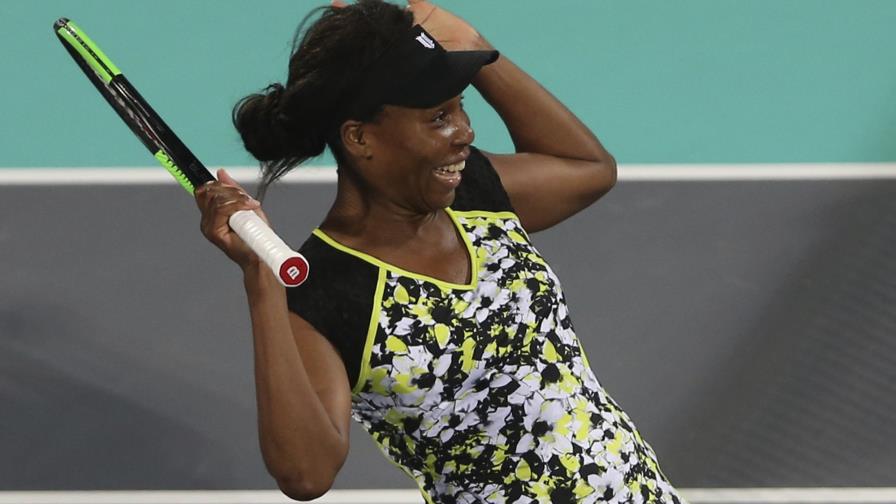 Venus Williams gana a Azarenka en la primera ronda de Auckland