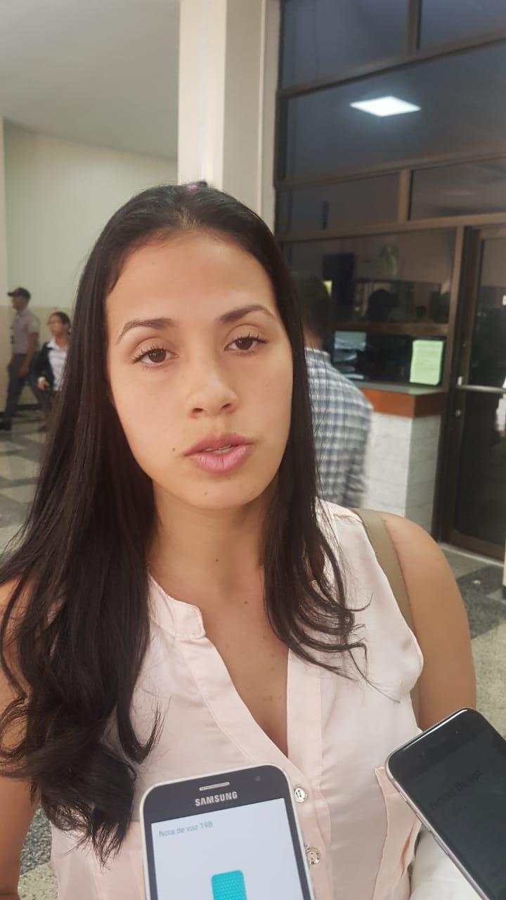 Familia pide reabrir caso de venezolana que cayó de Malecón Center