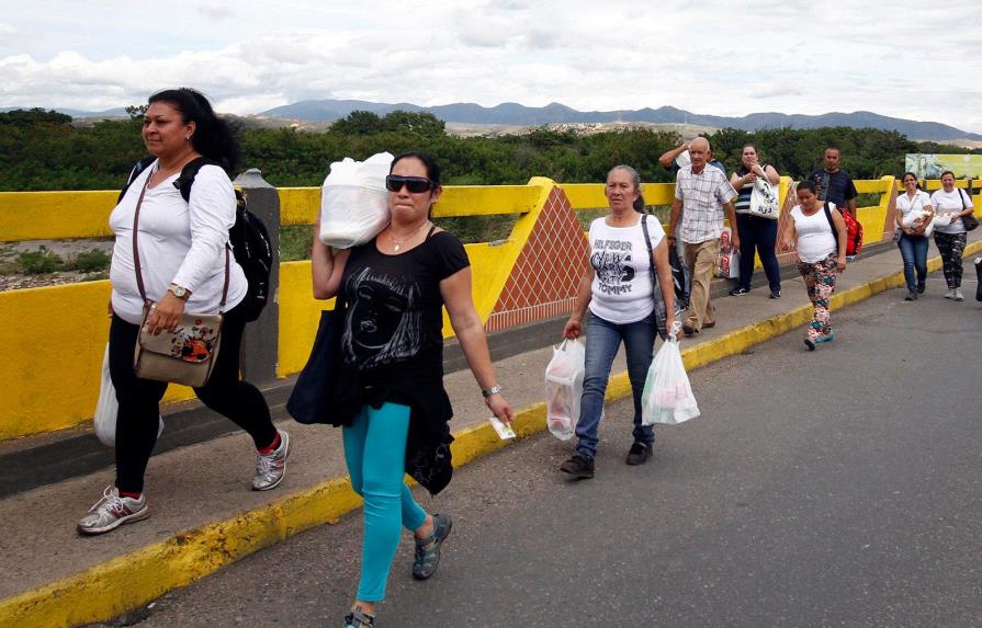 Venezuela mantiene cerrada la frontera con Colombia al no llegar a un acuerdo