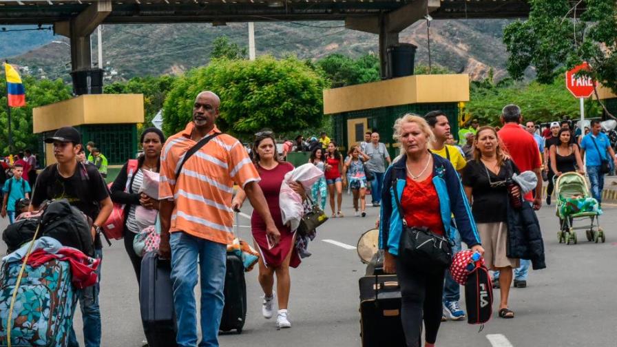 El 55 % de los migrantes venezolanos radicados en Colombia son irregulares