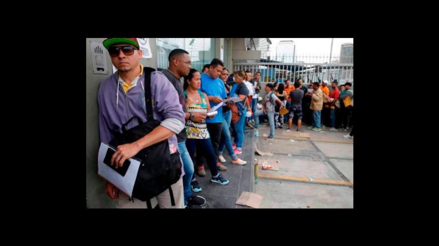 Aceptar pasaporte vencidos de venezolanos es un asunto humanitario, dice el Gobierno