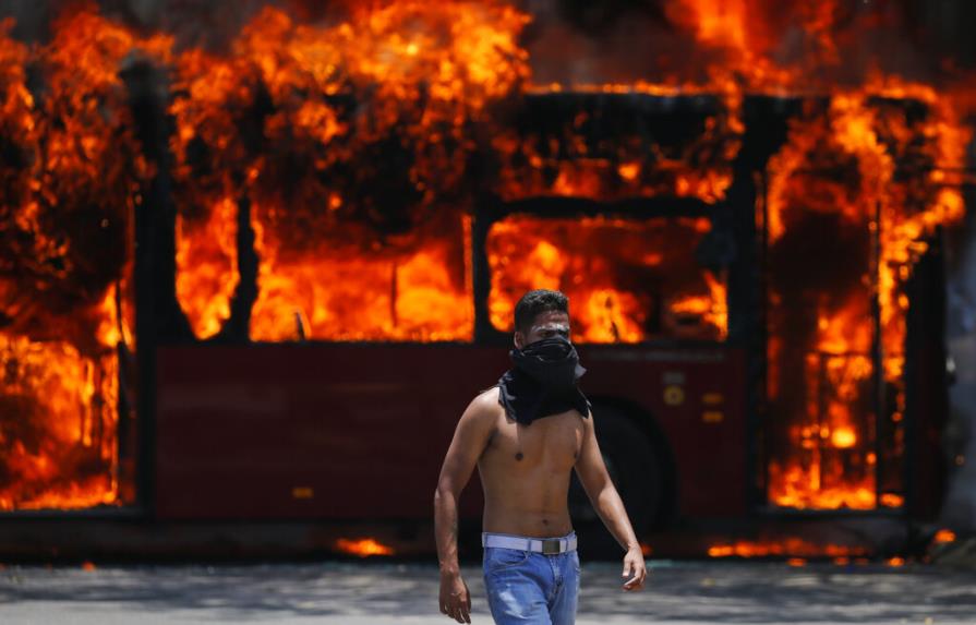 Reportan 52 heridos en enfrentamientos en Venezuela