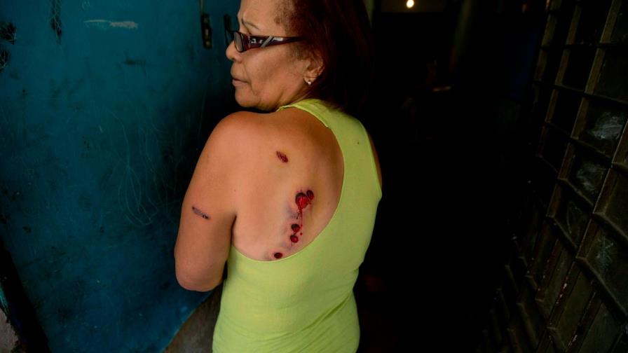 Venezolanos protestan por segunda noche consecutiva contra Maduro