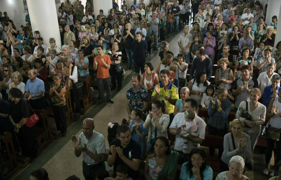 Oposición venezolana protesta en cuarteles