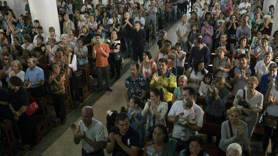 Oposición venezolana protesta en cuarteles Oposición venezolana protesta en cuarteles