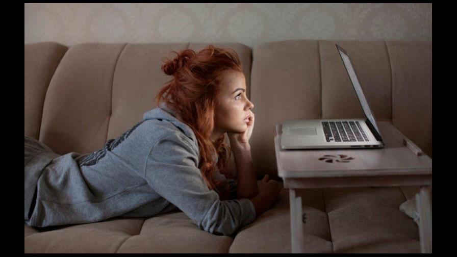 Estos son los efectos negativos de ver maratones de series