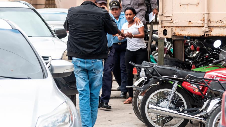 Nueve acusaciones pesan contra mujer involucrada en asalto a seguridad de los suegros del presidente Medina 