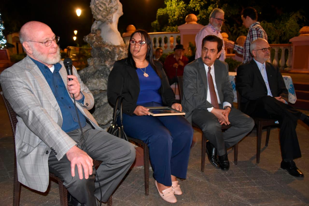 Pedro Vergés entre los invitados