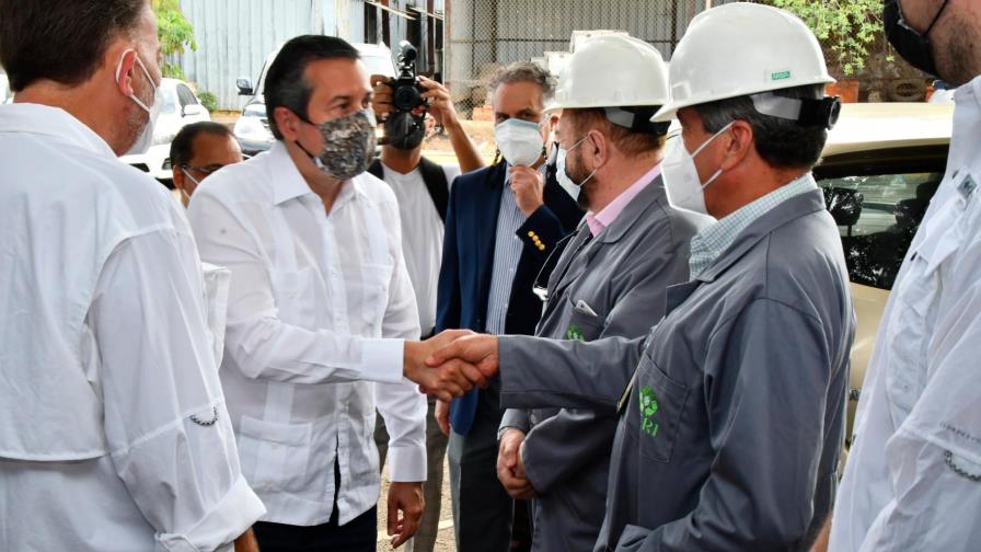 Ministro de Medio Ambiente valora trayectoria de la empresa de reciclaje VERI