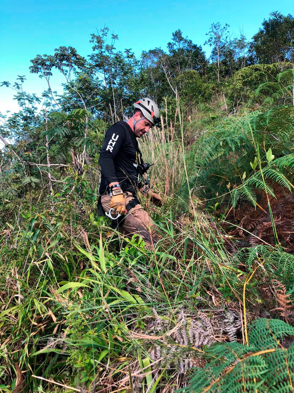 El parapentista cayó en una zona de difícil acceso.