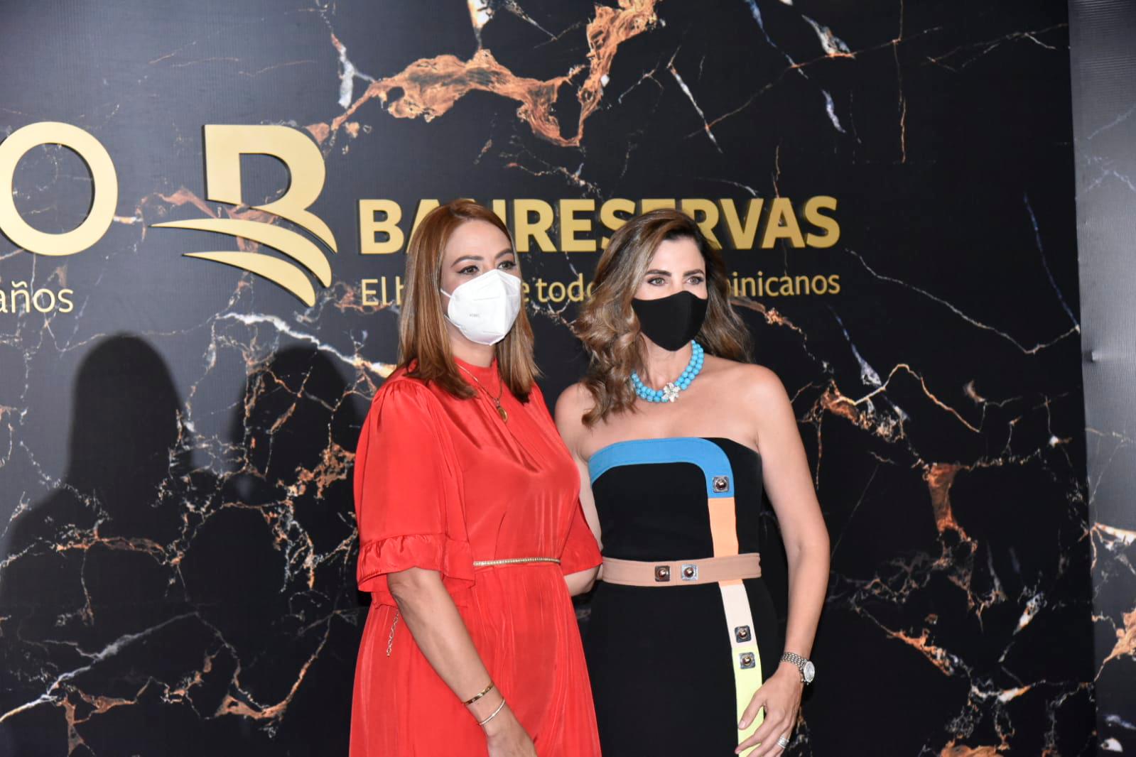 Laura Ramírez Bisonó y Gina Haché.