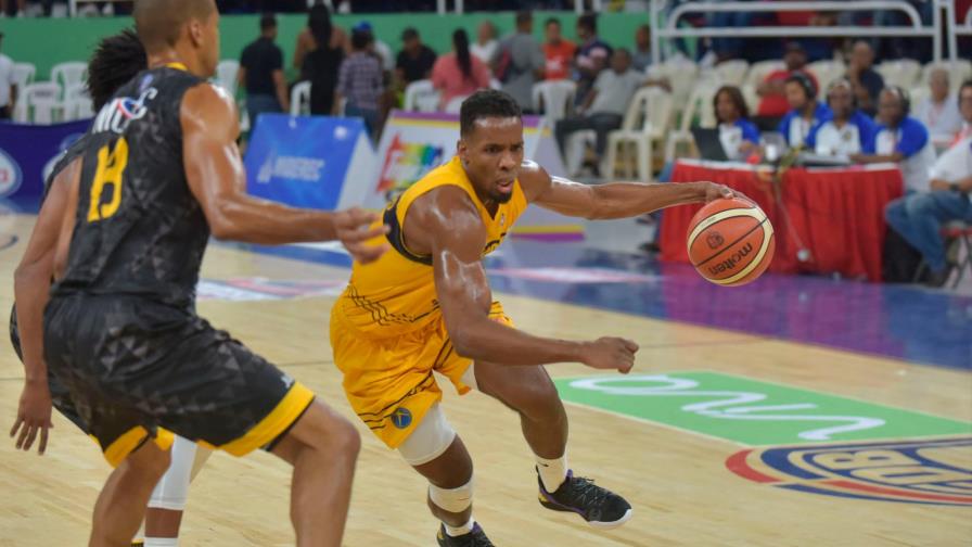 Mauricio respira y extiende la final a un quinto partido