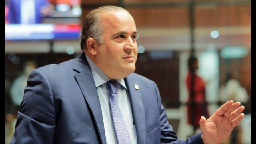 Senador Alexis Victoria Yeb defiende su trayectoria empresarial y personal