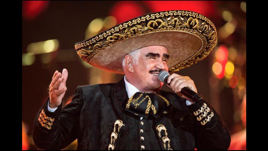 Hospitalizan a Vicente Fernández tras aparatosa caída