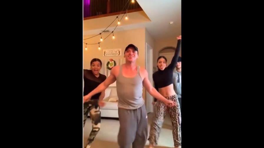 Video |  Vico C baila con su familia el challenge “El juidero”, de Bulin 47 y Chimbala