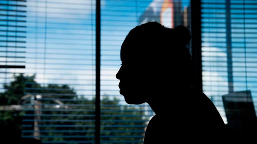 Un proyecto de ley busca castigar a los acosadores sexuales en línea