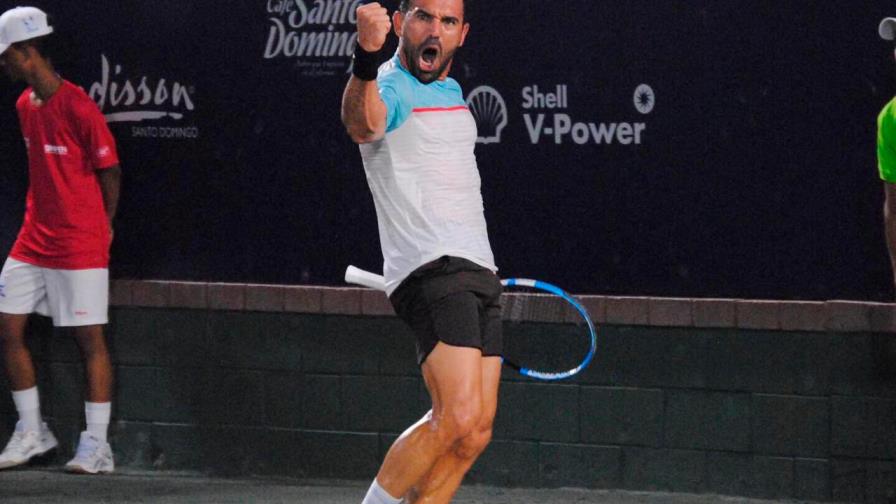 Víctor Estrella triunfa por doble 7-5 en su primer partido del Santo Domingo Open 2019