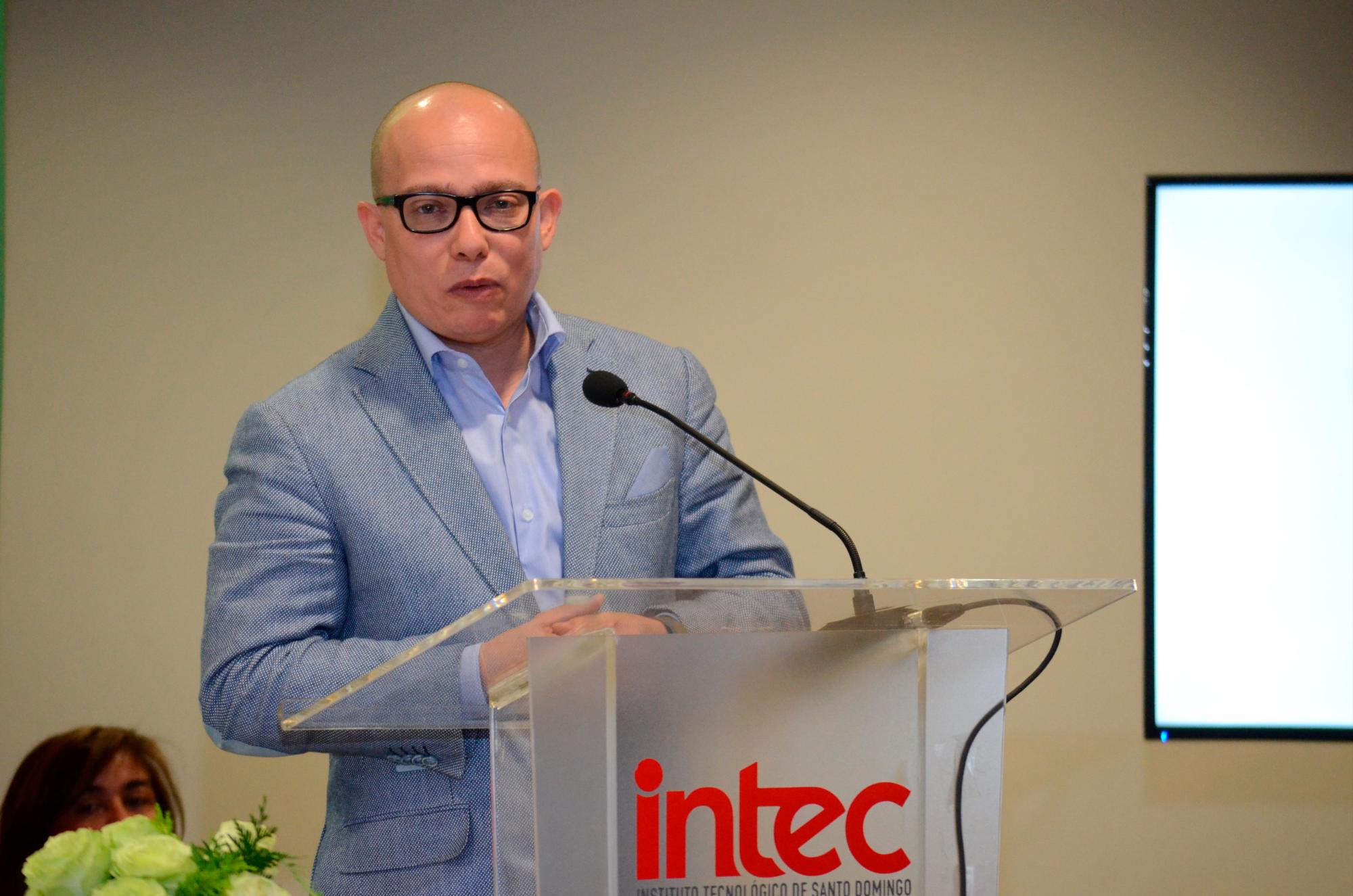 Víctor Gómez-Valenzuela, vicerrector de Investigación de Intec.