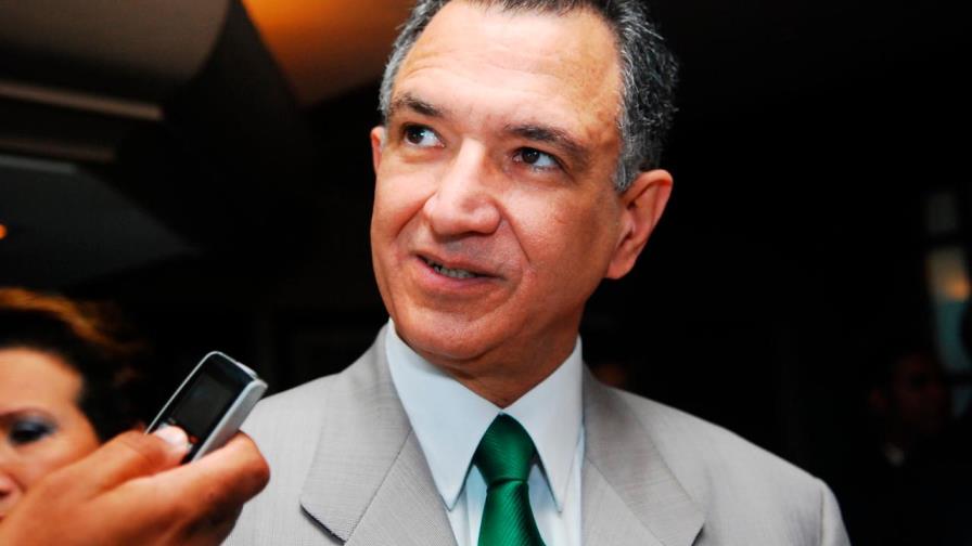 Víctor Grimaldi denuncia que la Cancillería tiene 4 meses que no le paga y le suspendió el seguro