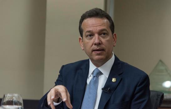 Políticos aprovechan la Navidad para mostrar su lado festivo y solidario