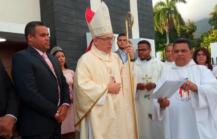 Monseñor Víctor Masalles deja inaugurada iglesia en El Pinar de Ocoa