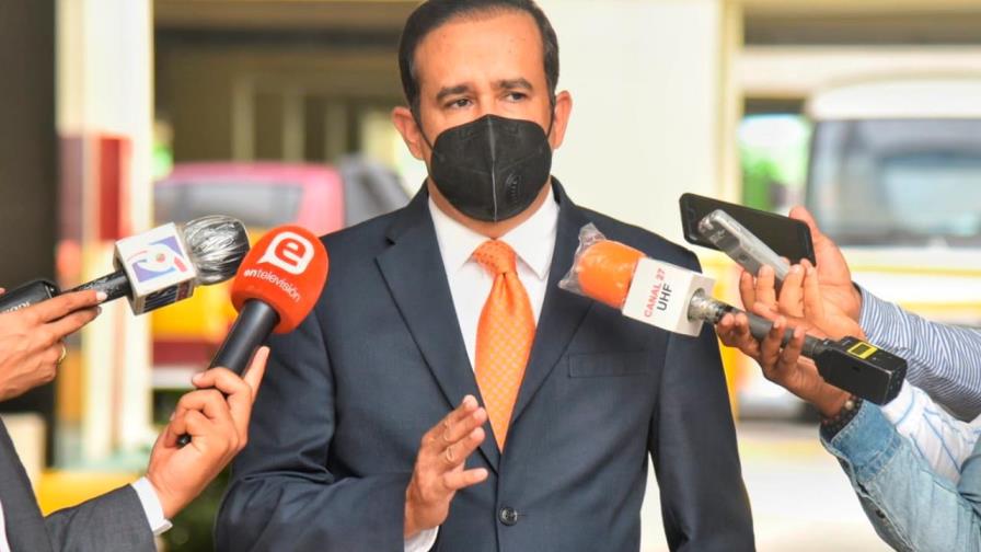 Dos peledeístas  luchan por vocería del bloque de diputados 