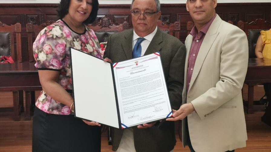 Declaran como Hijo Distinguido de Santiago al maestro Víctor Taveras