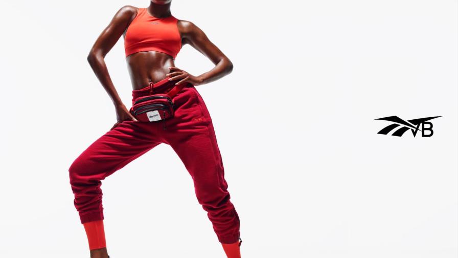 Sin costuras, así es la nueva colección de Victoria Beckham para Reebok
Victoria Beckham vuelve a trabajar junto a Reebok y presenta la cuarta colección cápsula con prendas favorecedoras para cualquier tipo de cuerpo. Para ello, la diseñadora ha creado leggings, crop tops y joggers sin costuras. Cada prenda ha sido tejida en una sola pieza. 