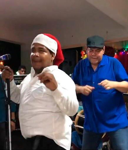 Fernando Villalona celebra la Navidad junto a los no videntes