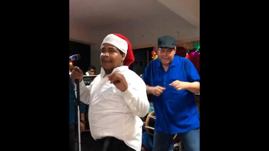 Fernando Villalona celebra la Navidad junto a los no videntes
