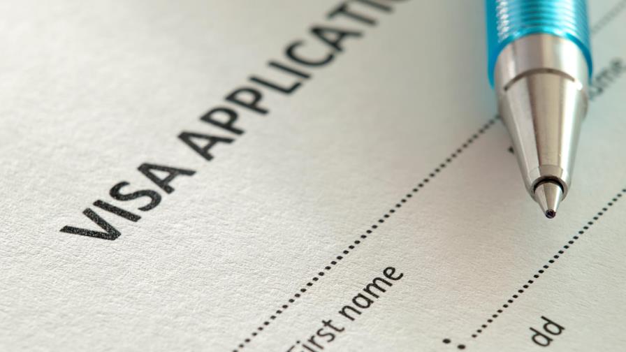 Madre solicita visa humanitaria para visitar a su hijo enfermo en EEUU 