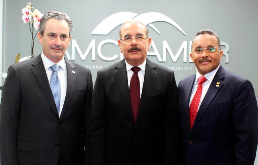 Medina dice apoya iniciativas para mejorar la competitividad de RD