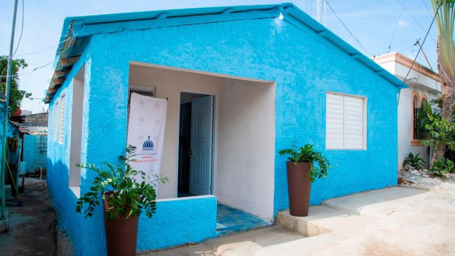 Gabinete de Política Social entrega casas y medicamentos en varias provincias del país