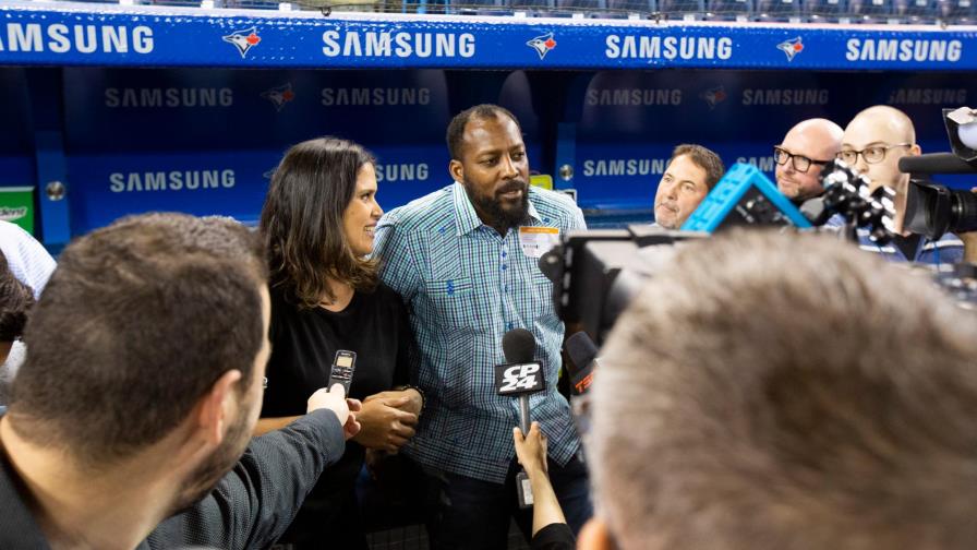 Vladimir Jr. llenó de emoción el Roger Centre en su debut en Grandes Ligas