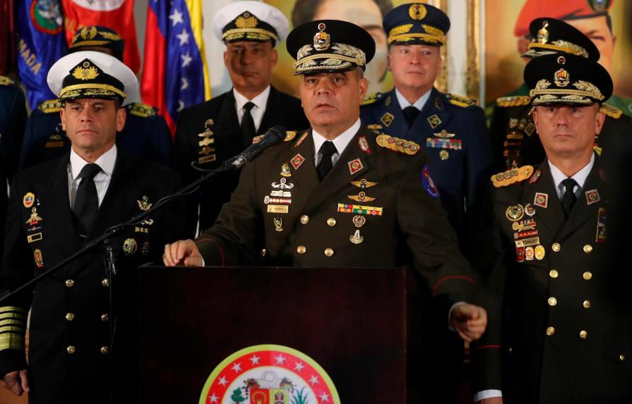 Gobierno amenaza con usar las armas ante “golpe” en Venezuela