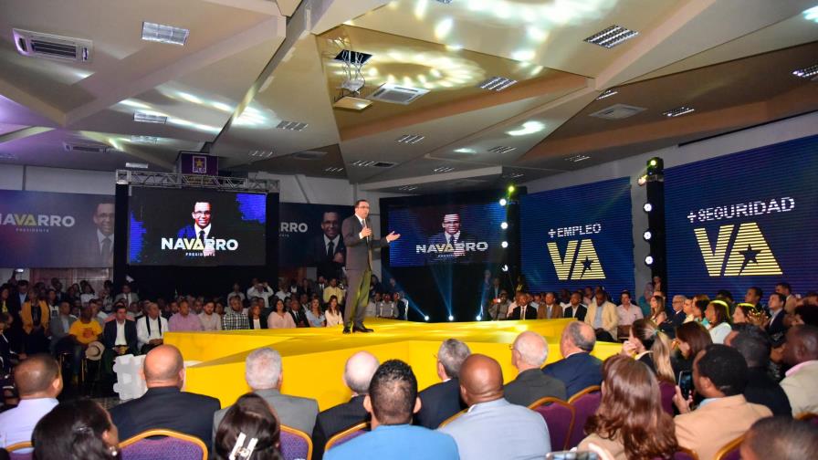 Navarro renuncia y presenta su precandidatura en el PLD