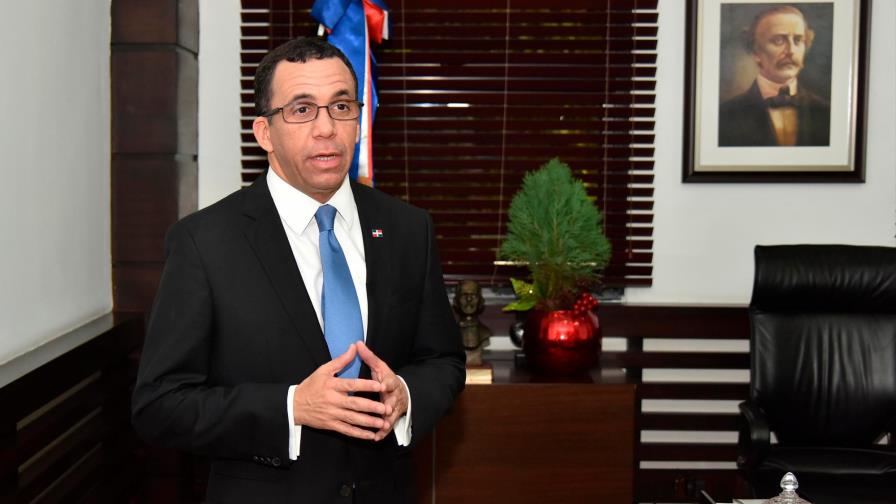 Andrés Navarro reafirma compromiso para la sostenibilidad de la revolución educativa Andrés Navarro reafirma compromiso para la sostenibilidad de la revolución educativa