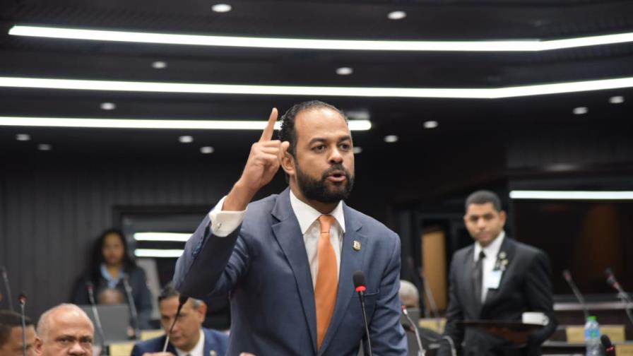 Vocero de diputados del PRM niega oferta económica para aprobar la reelección Vocero de diputados del PRM niega oferta económica para aprobar la reelección