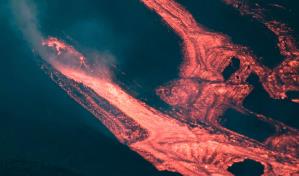 El cono del volc&aacute;n sufre un nuevo colapso en su momento de m&aacute;s actividad