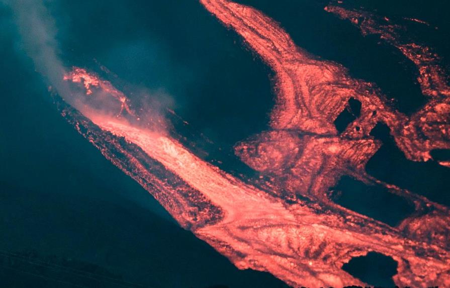 El cono del volcán sufre un nuevo colapso en su momento de más actividad