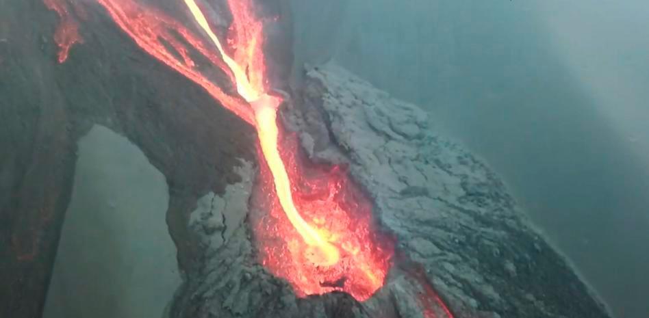 El volcán de La Palma mantiene su pulso aunque las coladas apenas avanzan