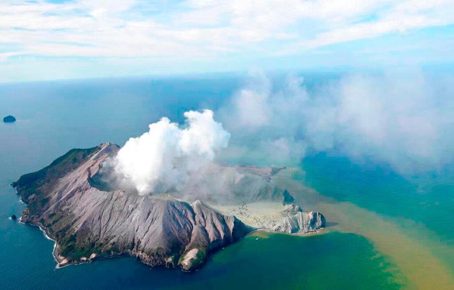 Recuperan seis cuerpos de víctimas por la erupción de volcán en Nueva Zelanda