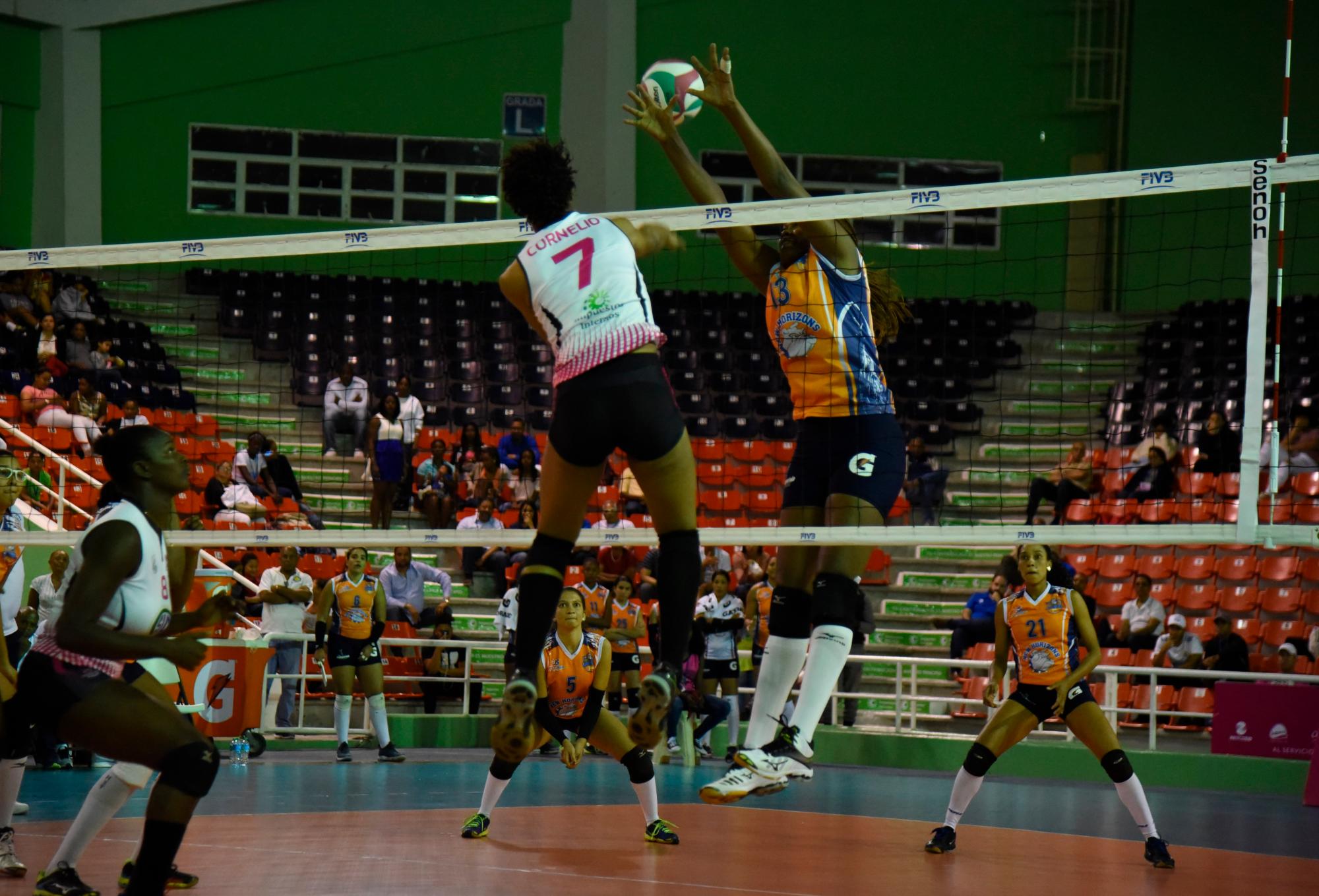 Acción deportiva de jugadoras en el torneo de la Liga de Voleibol Superior Femenina 2019. Lunes 11 de marzo de 2019.